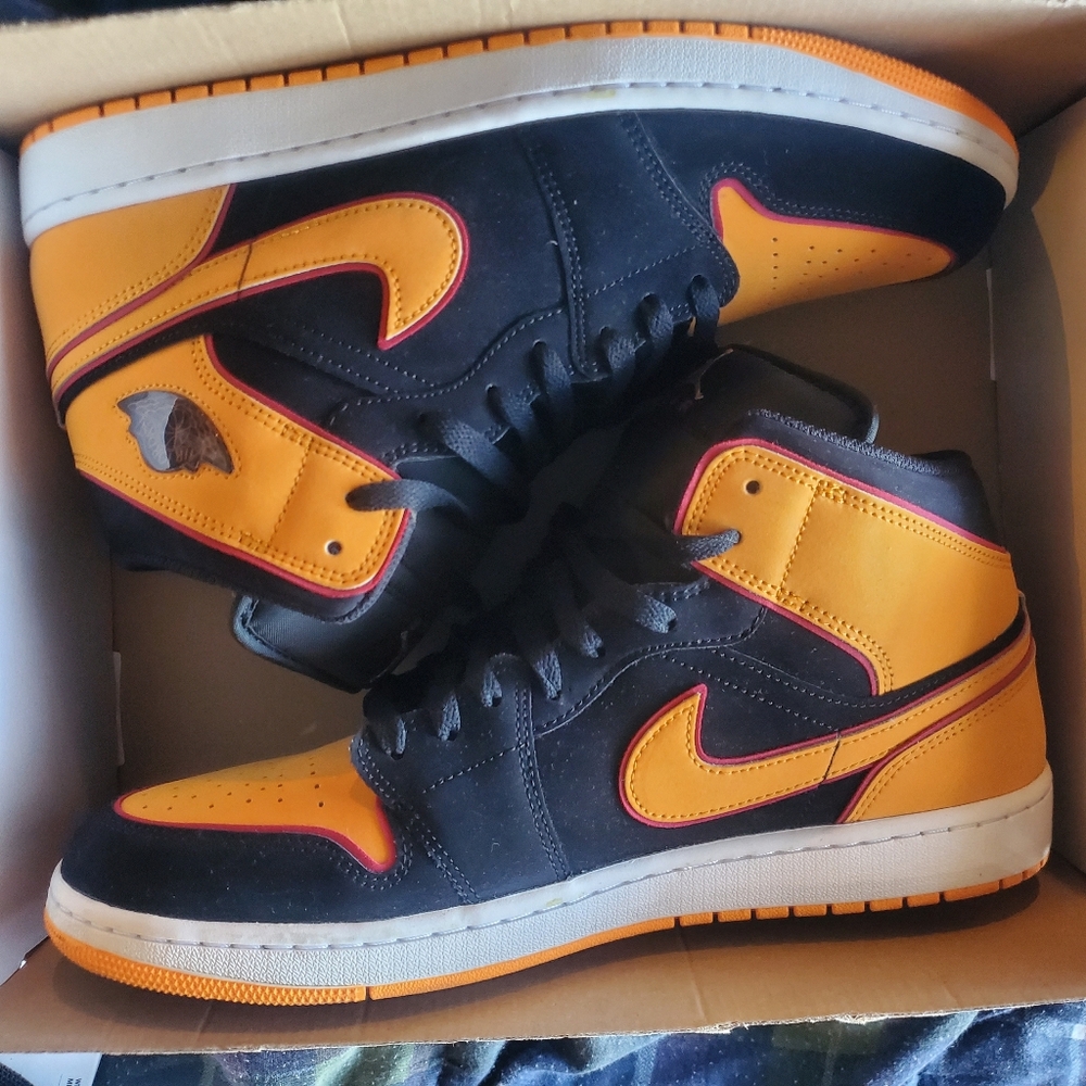 Jordan Athletic Shoes Black and Orange